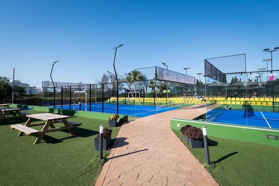 Indoor vs. Outdoor Padel Courts: A Comparative Analysis – Padelgest