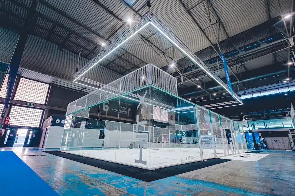 Iluminación de pistas de pádel: por qué los sistemas perimetrales están cambiando el diseño de las pistas premium